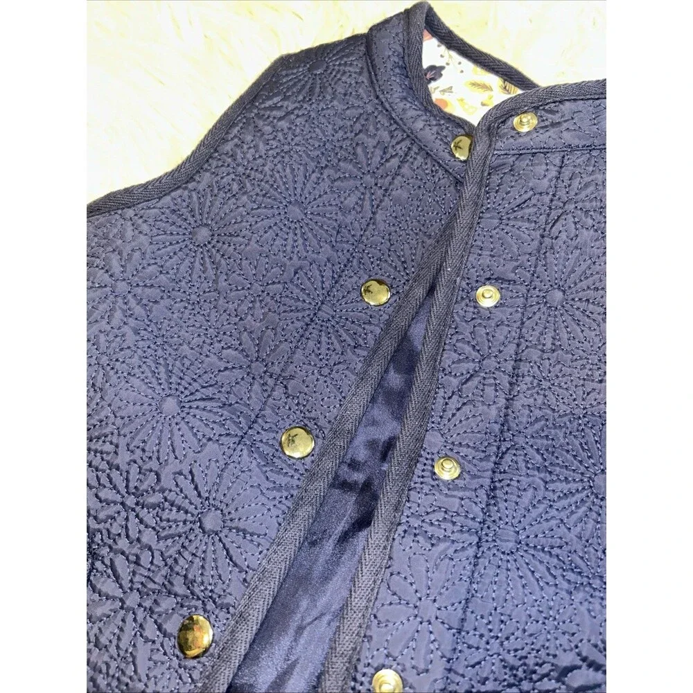 Max studio kids Girls Small 5/6 Navy Floral Vest